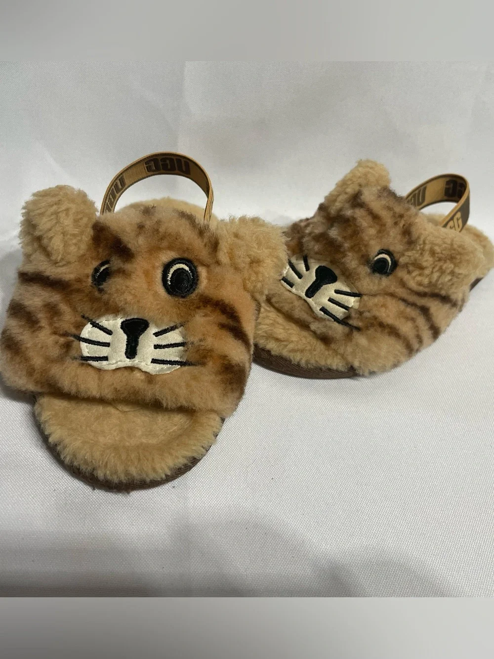 Youth Size 11 UGG Fuzzy Fluff Yeah Tiger Slippers Sandals Excellent Condition